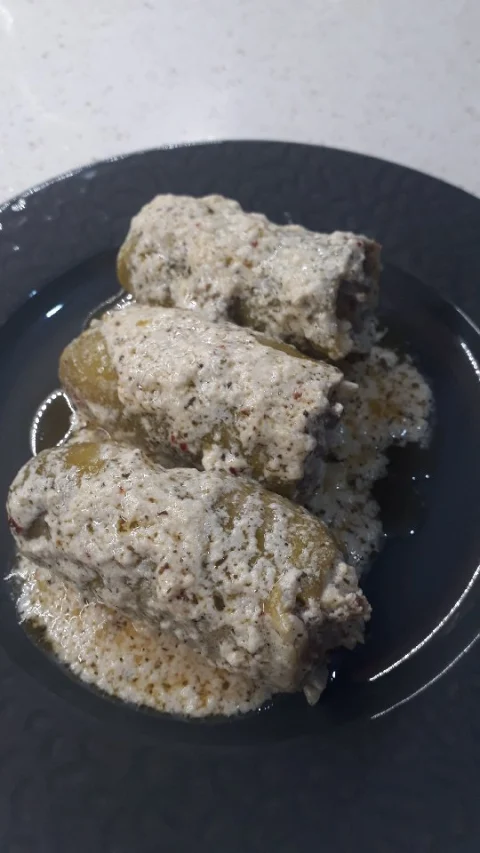 Yoğurt Sosunda Pişen Kıymalı Kabak Dolması Tarifi