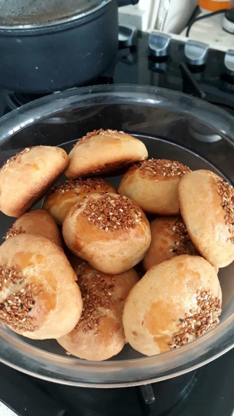 Susamlı, Tereyağlı Poğaça Tarifi
