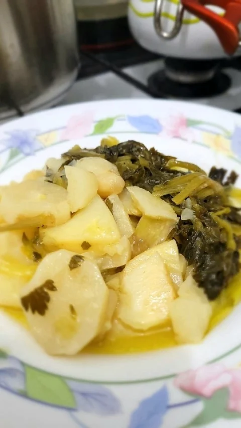 Zeytinyağlı Yerelmalı Kereviz Yemeği Tarifi