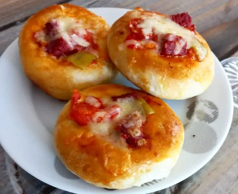 İkramlık Mini Pizza Tarifi