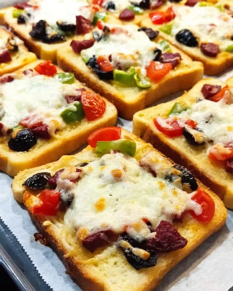 Tost Ekmeğinden Pratik Pizza Tarifi