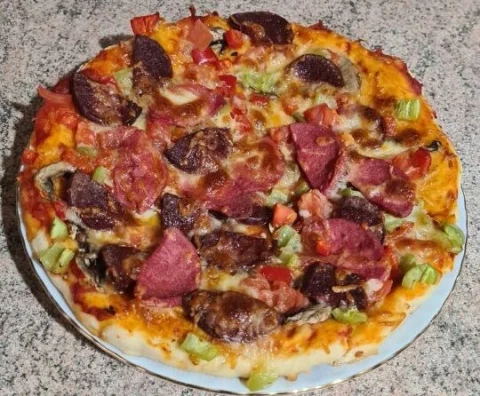 Ev Usulü Karışık Pizza Tarifi