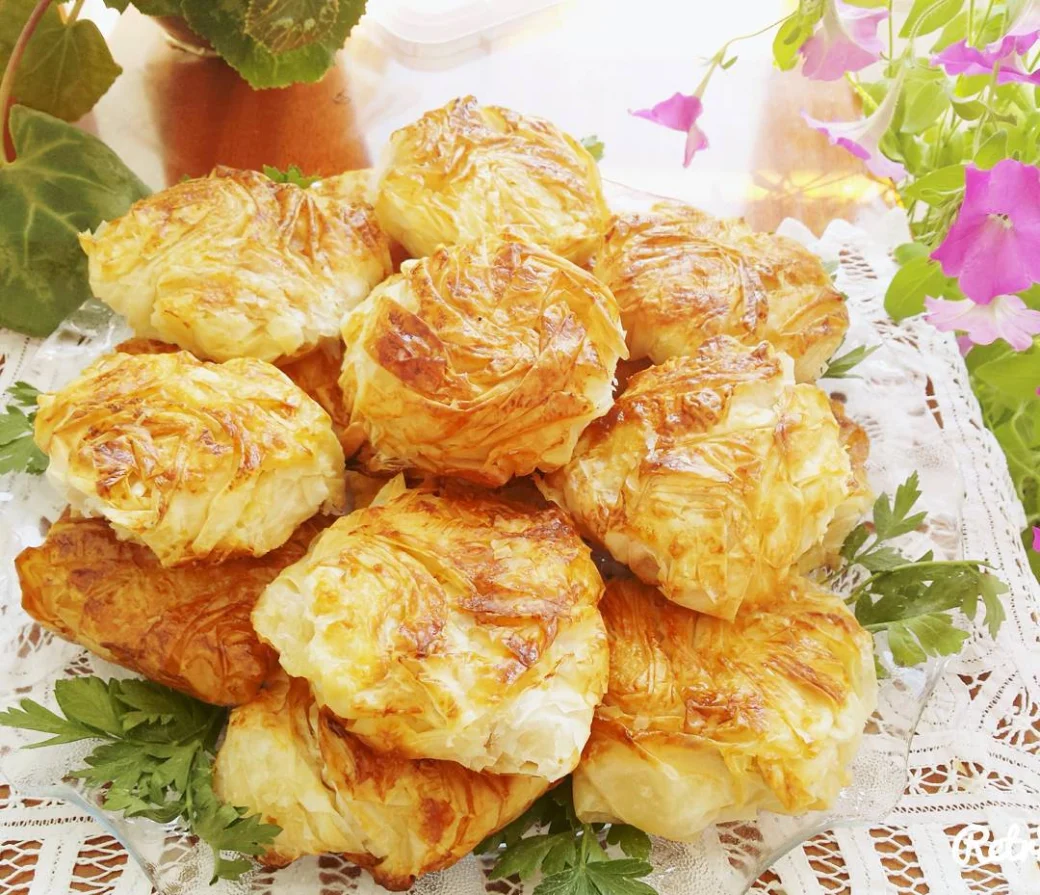 Baklavalık Yufkadan Gül Böreği Tarifi