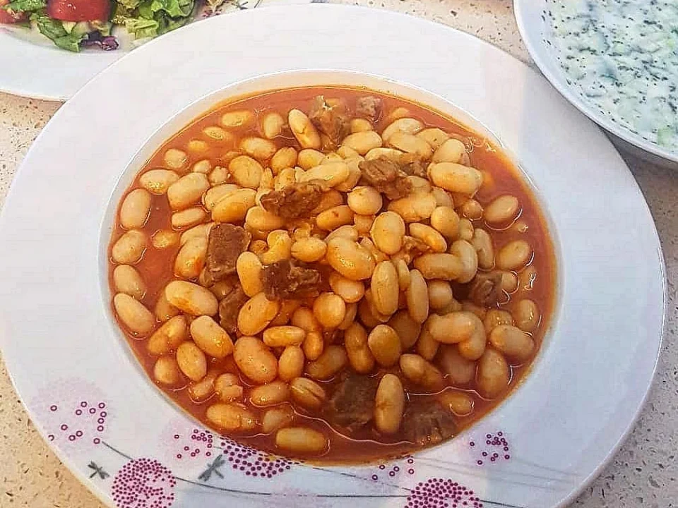 Etli Kuru Fasulye Yemeği Tarifi