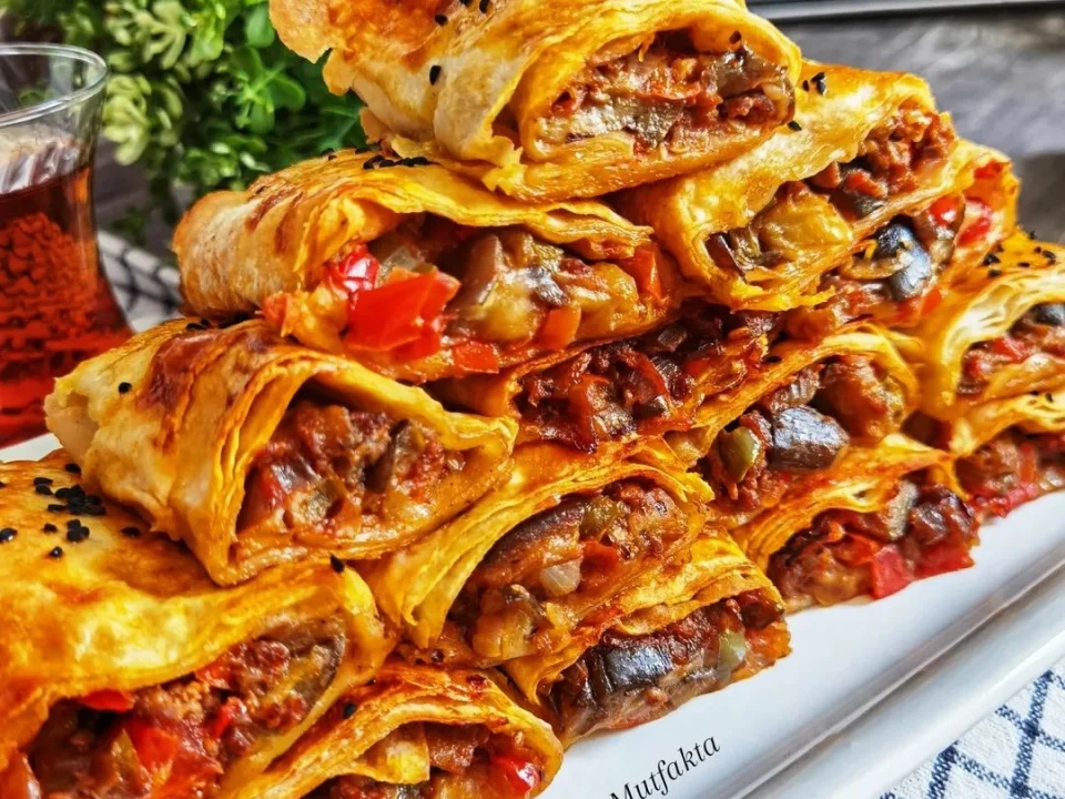 Patlıcanlı Kıymalı Börek Tarifi